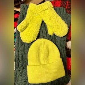 NWT Art Class Cozy Kids' Yellow Mittens and Beanie Set